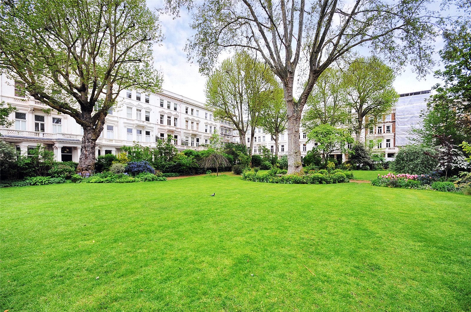 Flat Earl's Court Square in Greater London
