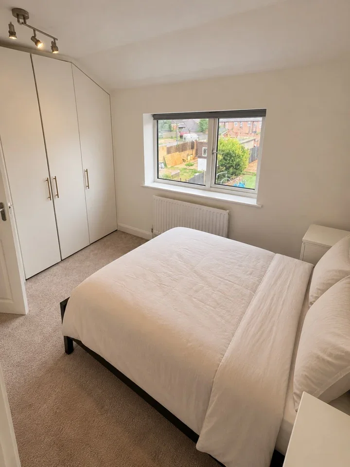 Room Marley Way in Rochester