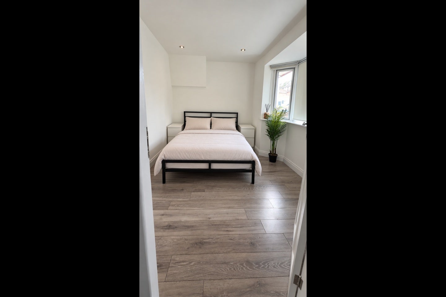 Room Marley Way in Rochester