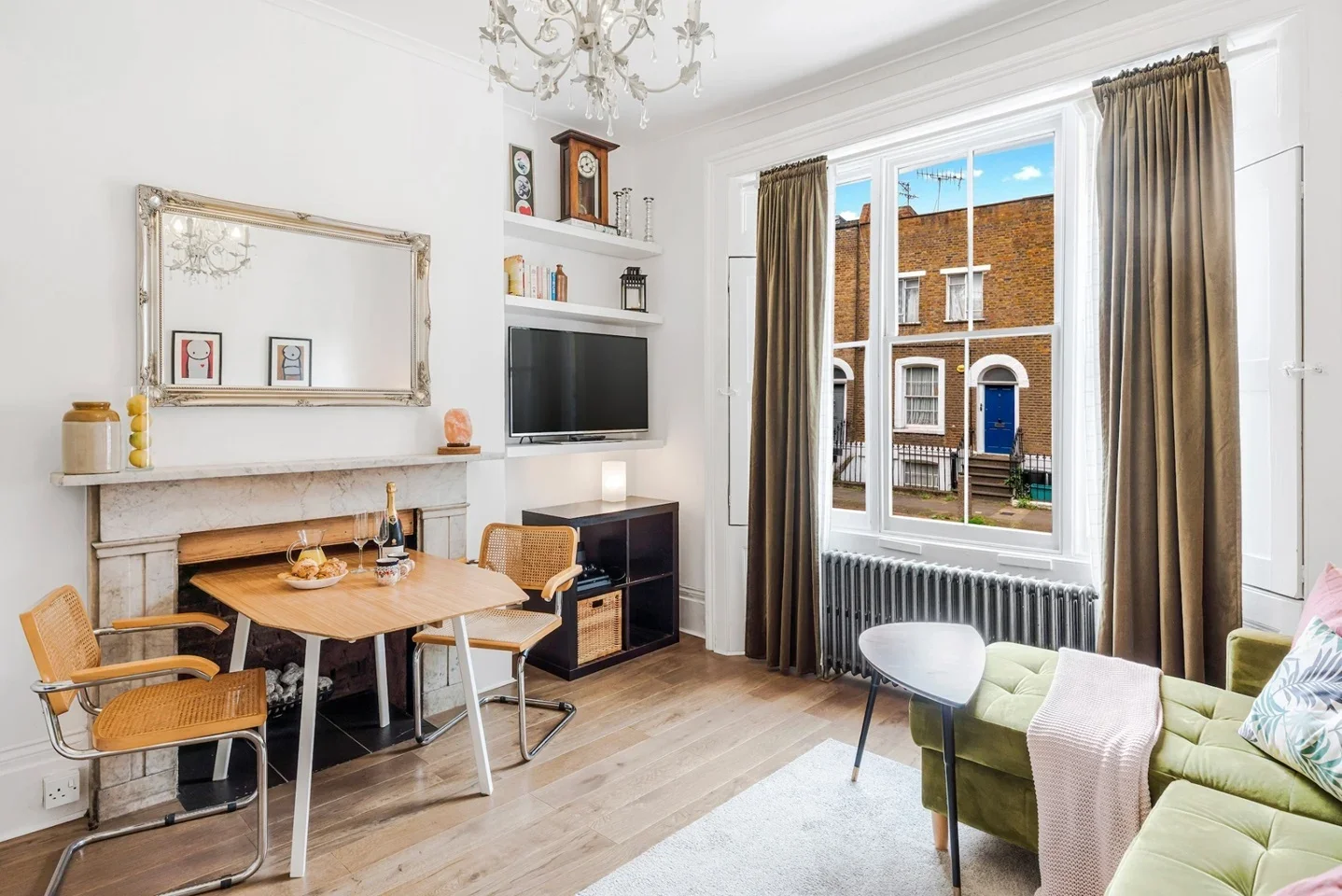 Flat Bridgeman Road in Greater London