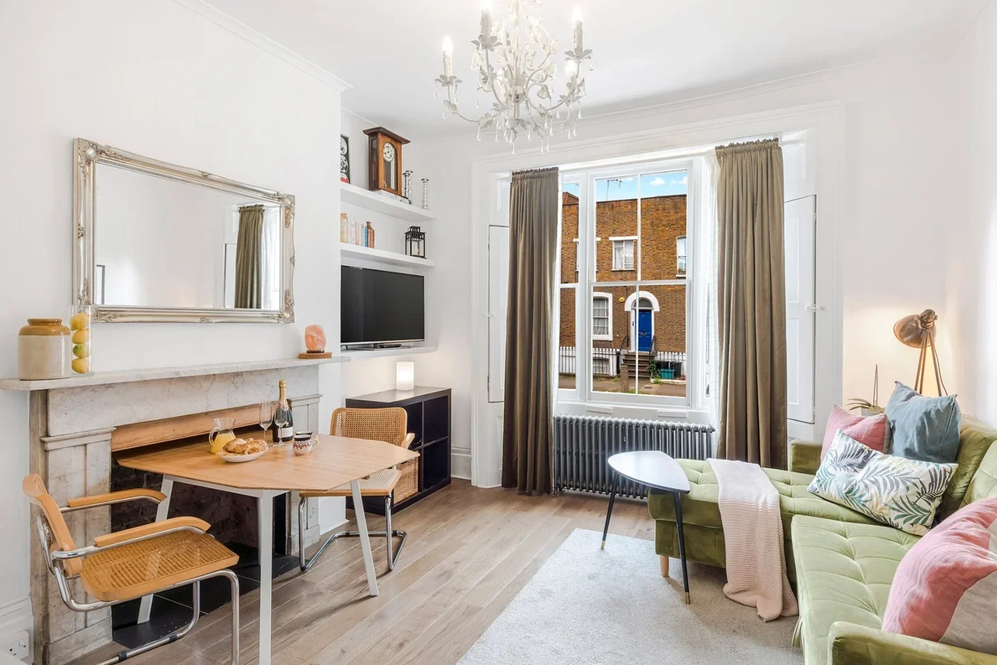 Flat Bridgeman Road in Greater London