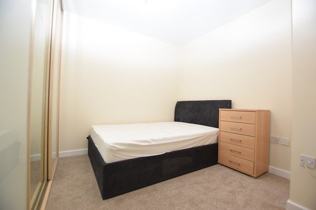 Flat Upper Allen Street in Sheffield