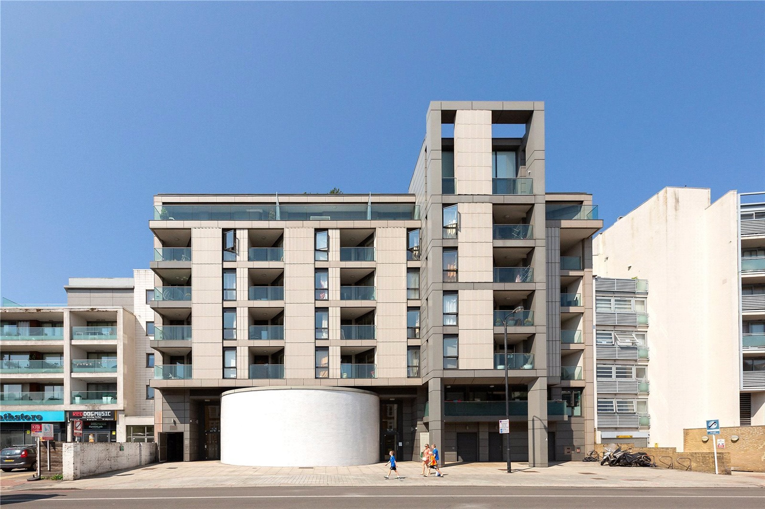 Flat Balham Hill in Greater London