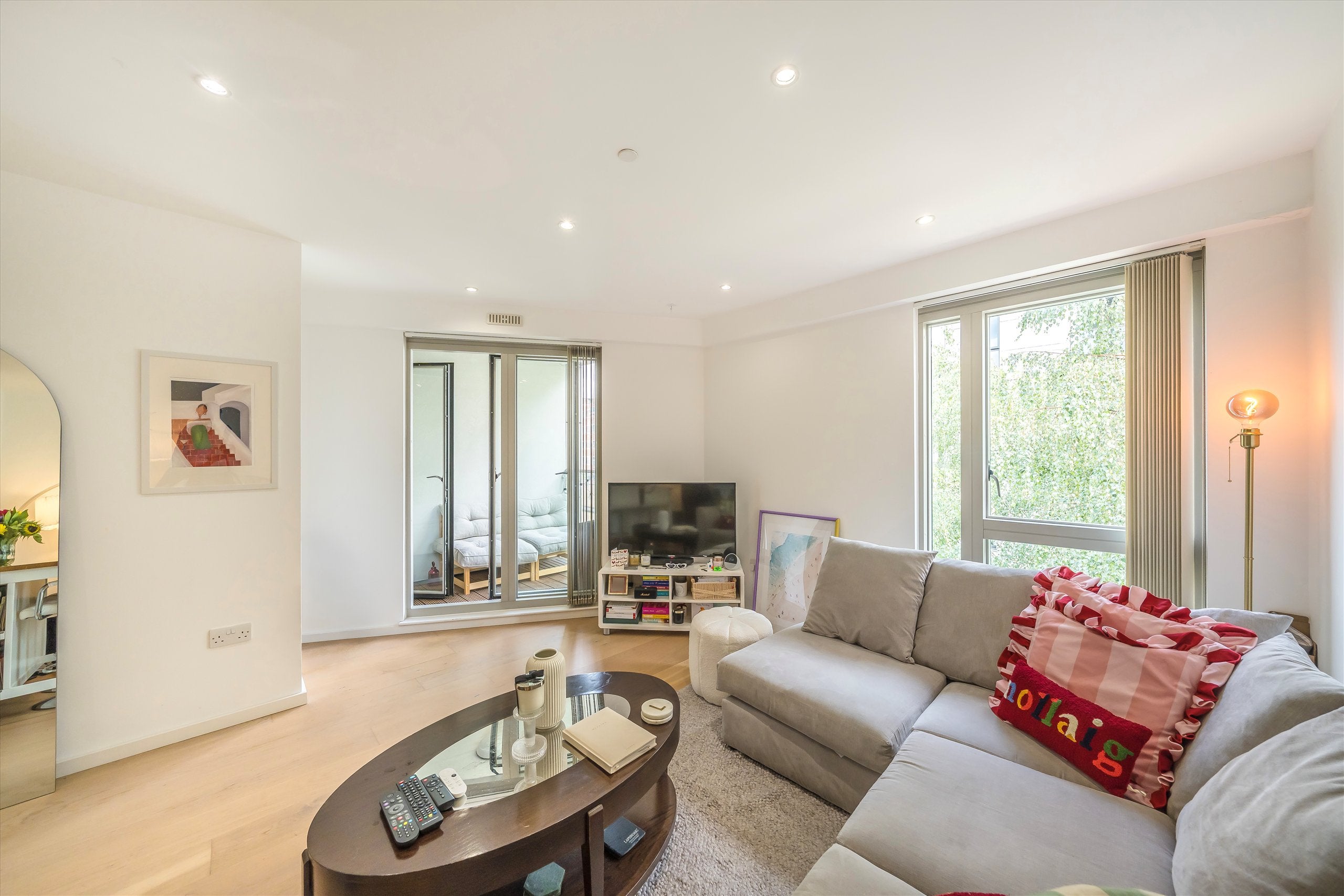 Flat Balham Hill in Greater London