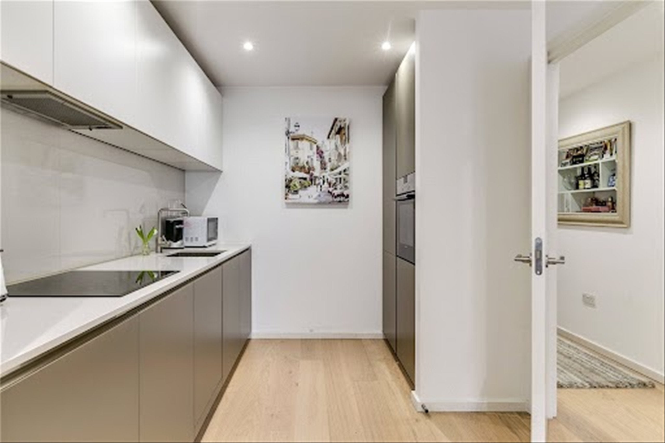 Flat Balham Hill in Greater London