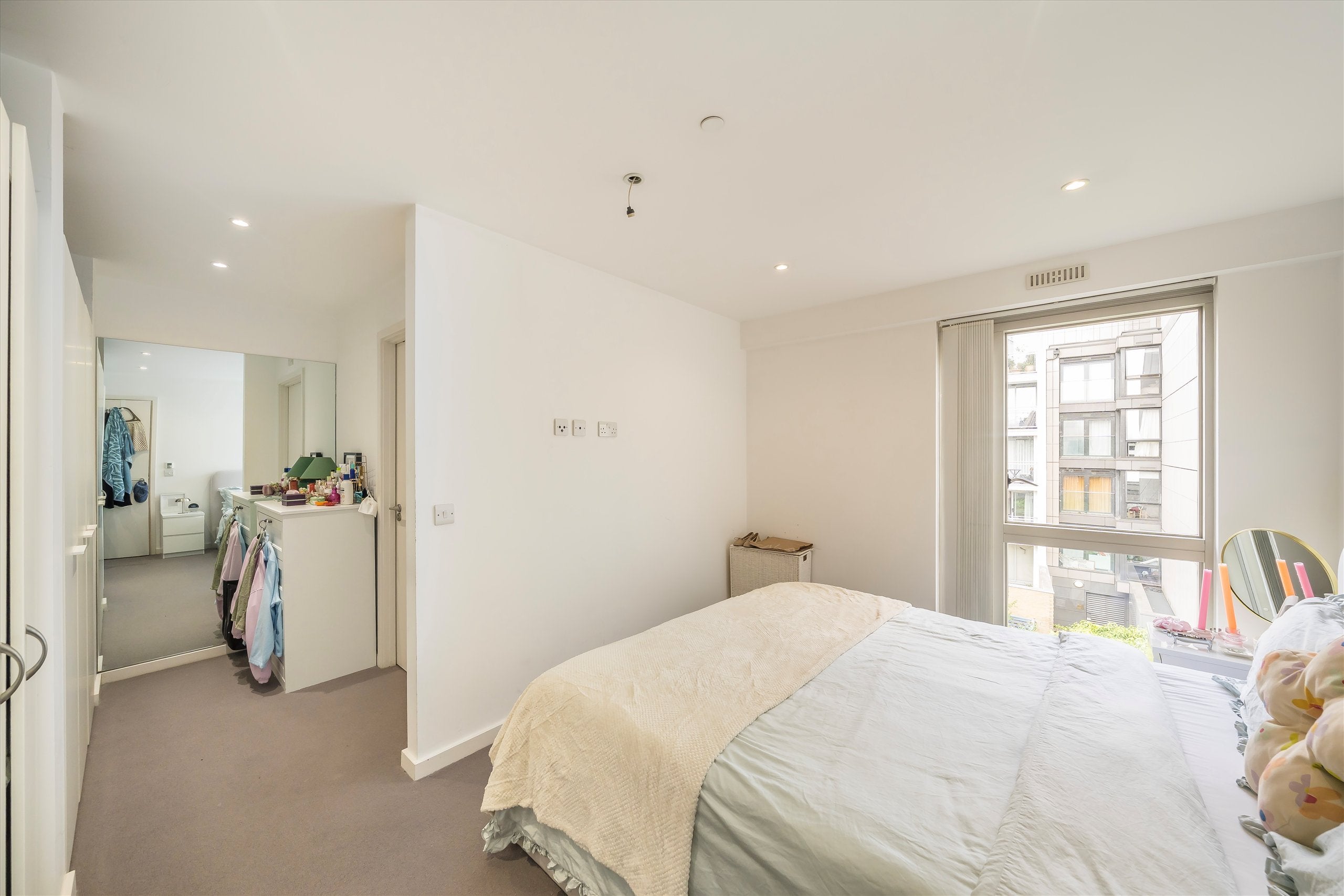 Flat Balham Hill in Greater London