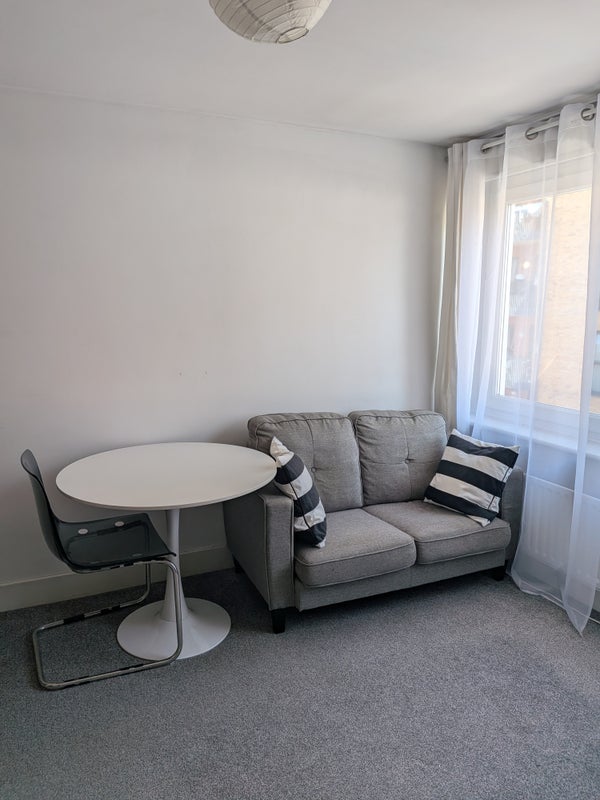 Flat Watts Grove in Greater London