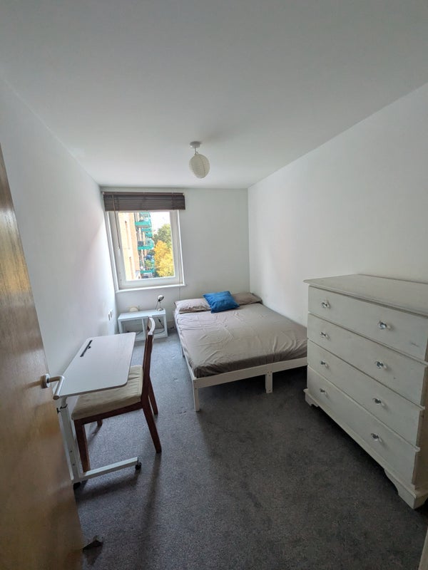 Room Watts Grove in Greater London