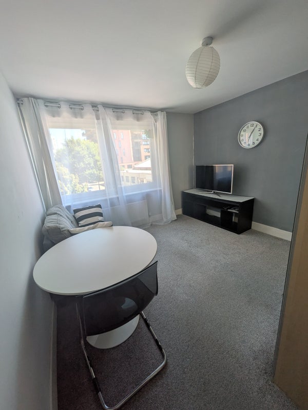 Room Watts Grove in Greater London