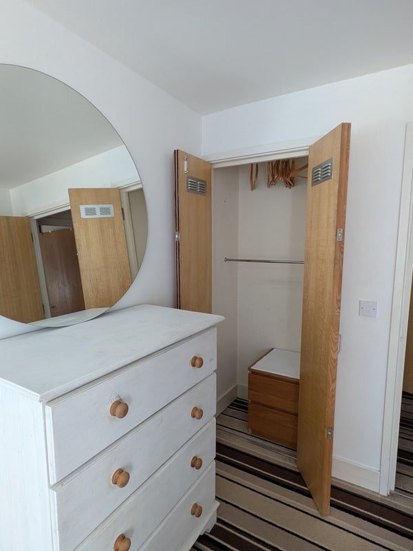 Flat Watts Grove in Greater London