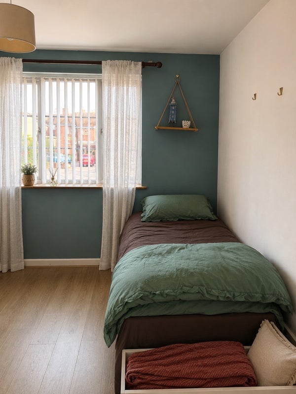 Room Hadley Close in Dudley