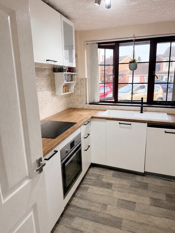 Room Hadley Close in Dudley