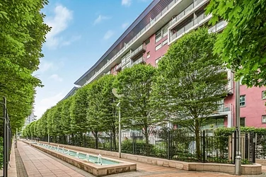 Flat Queenstown Road in Greater London