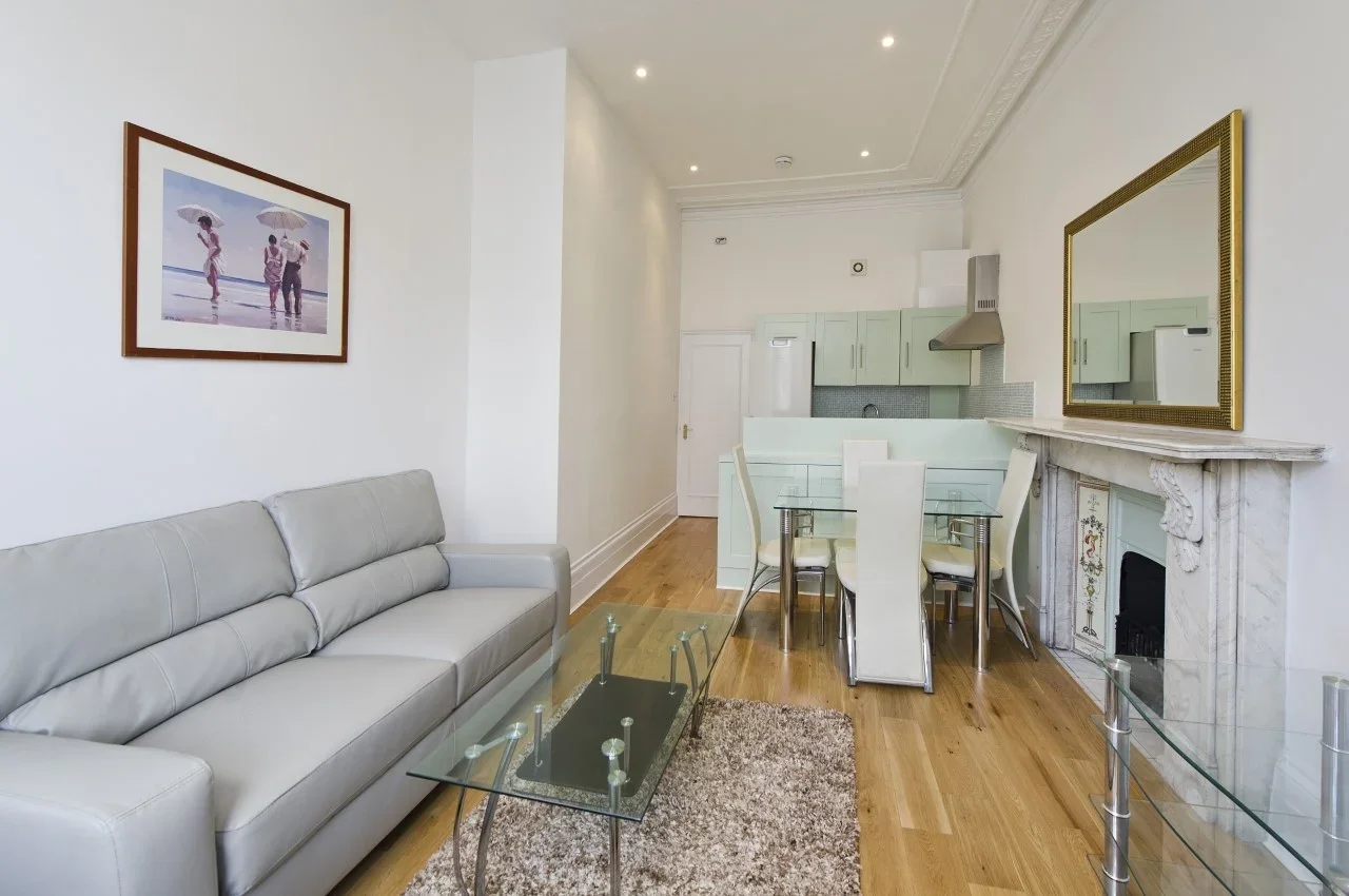 Flat Coleherne Road in Greater London