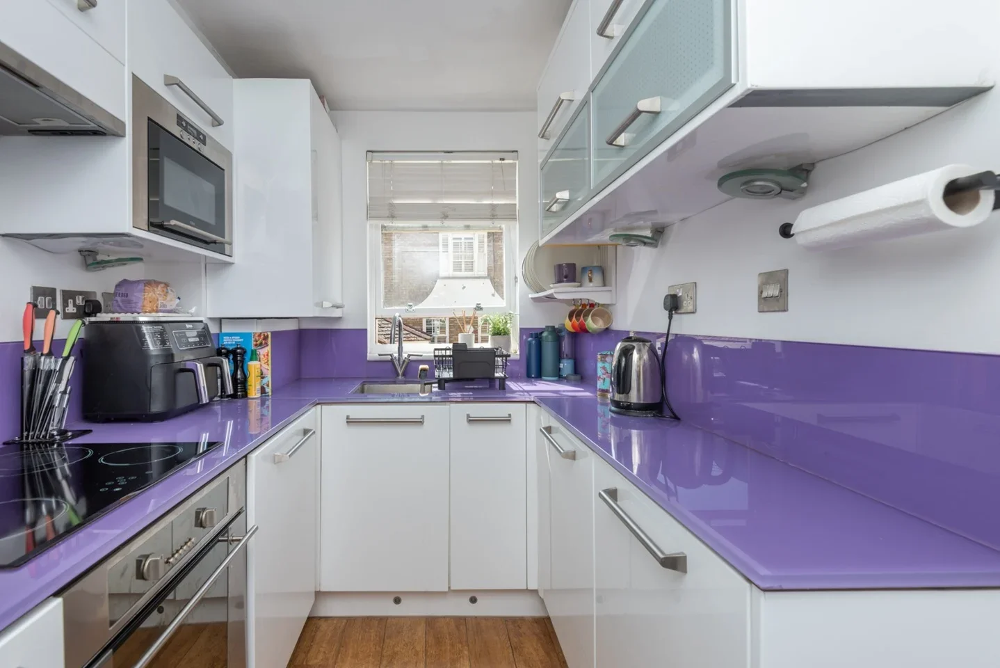 Flat Sutton Square in Greater London
