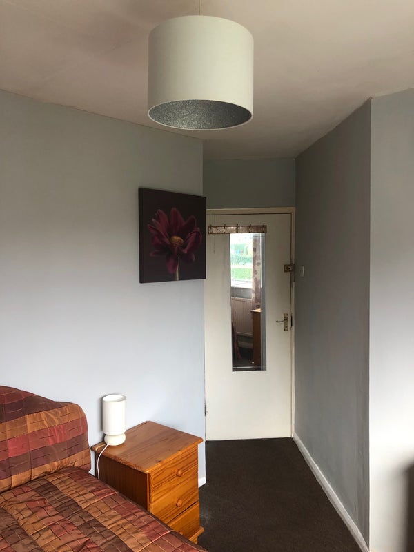 Room Hilary Road in Manchester