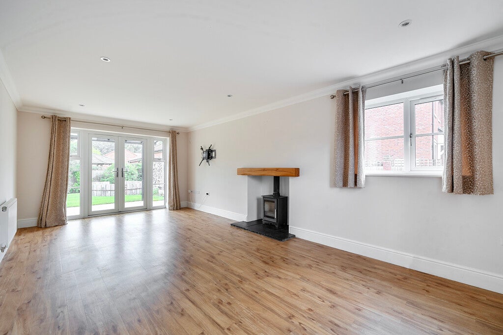 House Hawthorn Close in Alcester