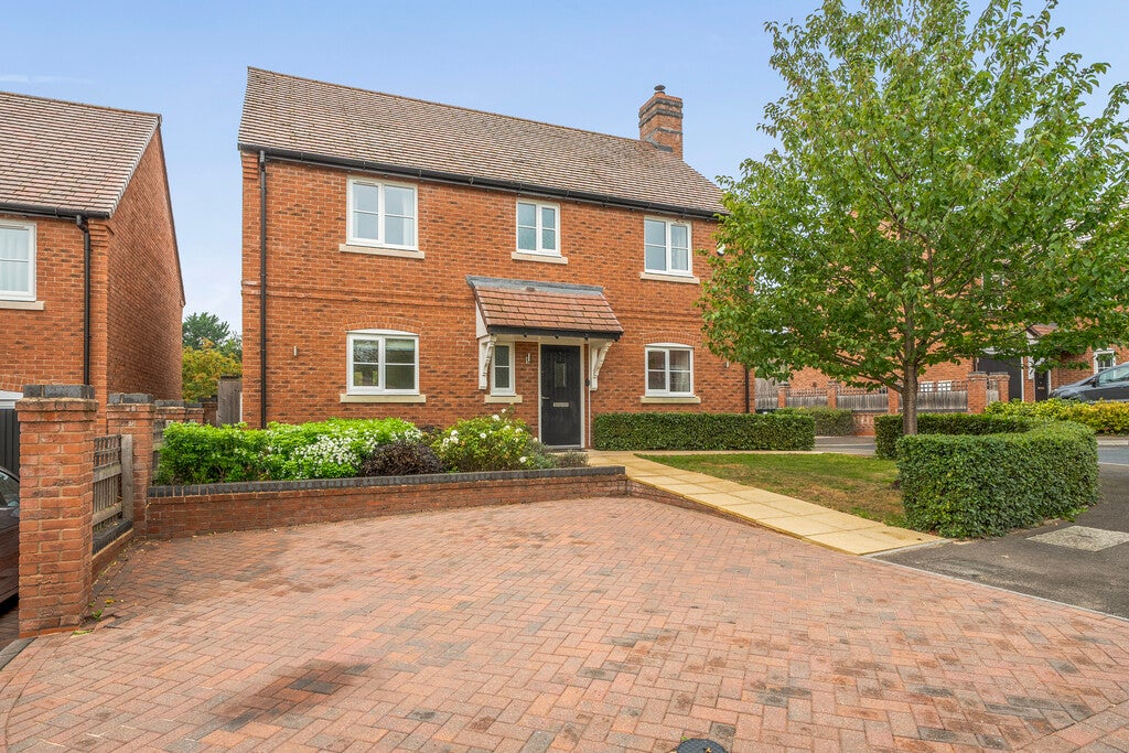 House Hawthorn Close in Alcester