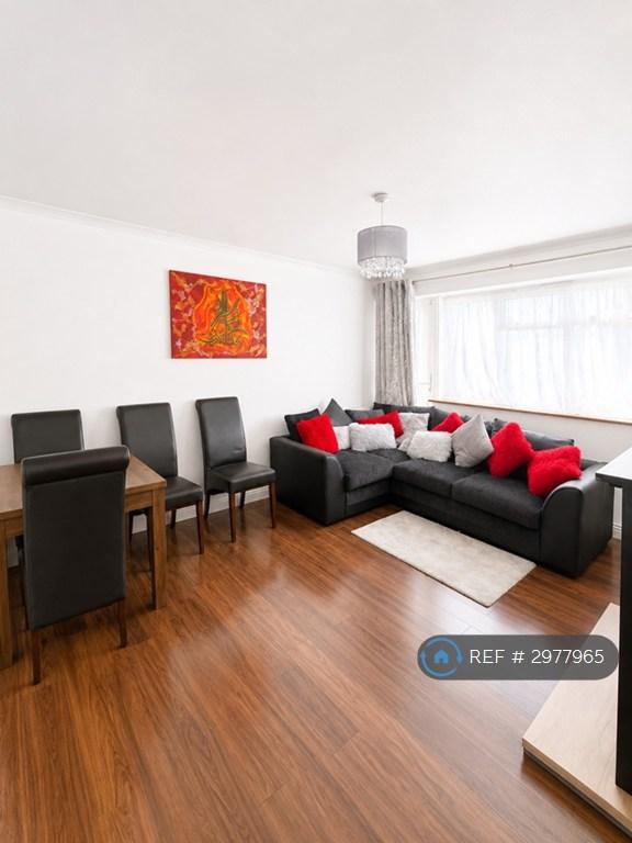 Flat Brading Crescent in Greater London