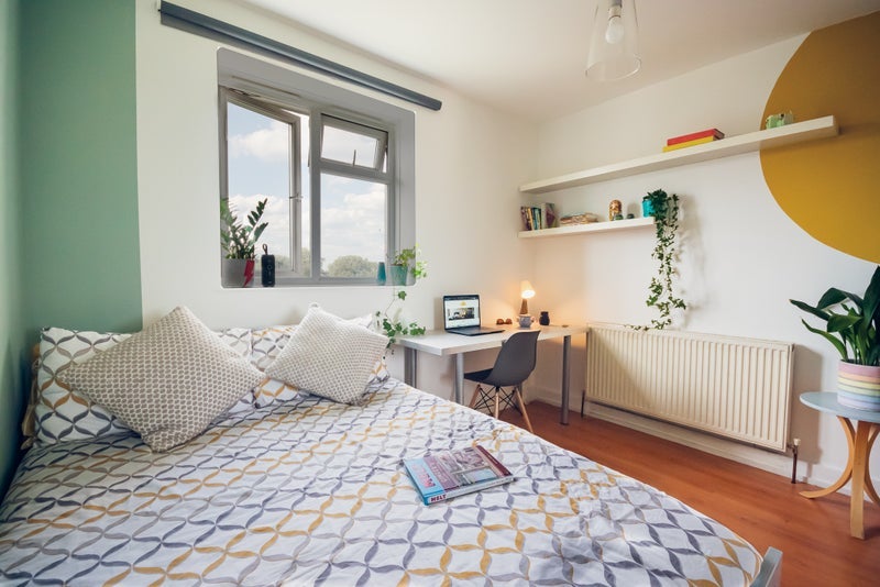 Flat Trelawney Estate in Greater London