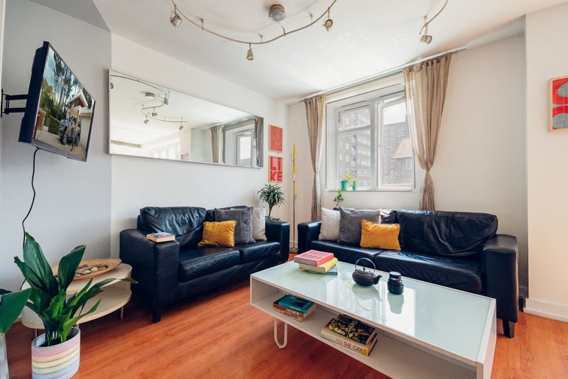 Flat Trelawney Estate in Greater London