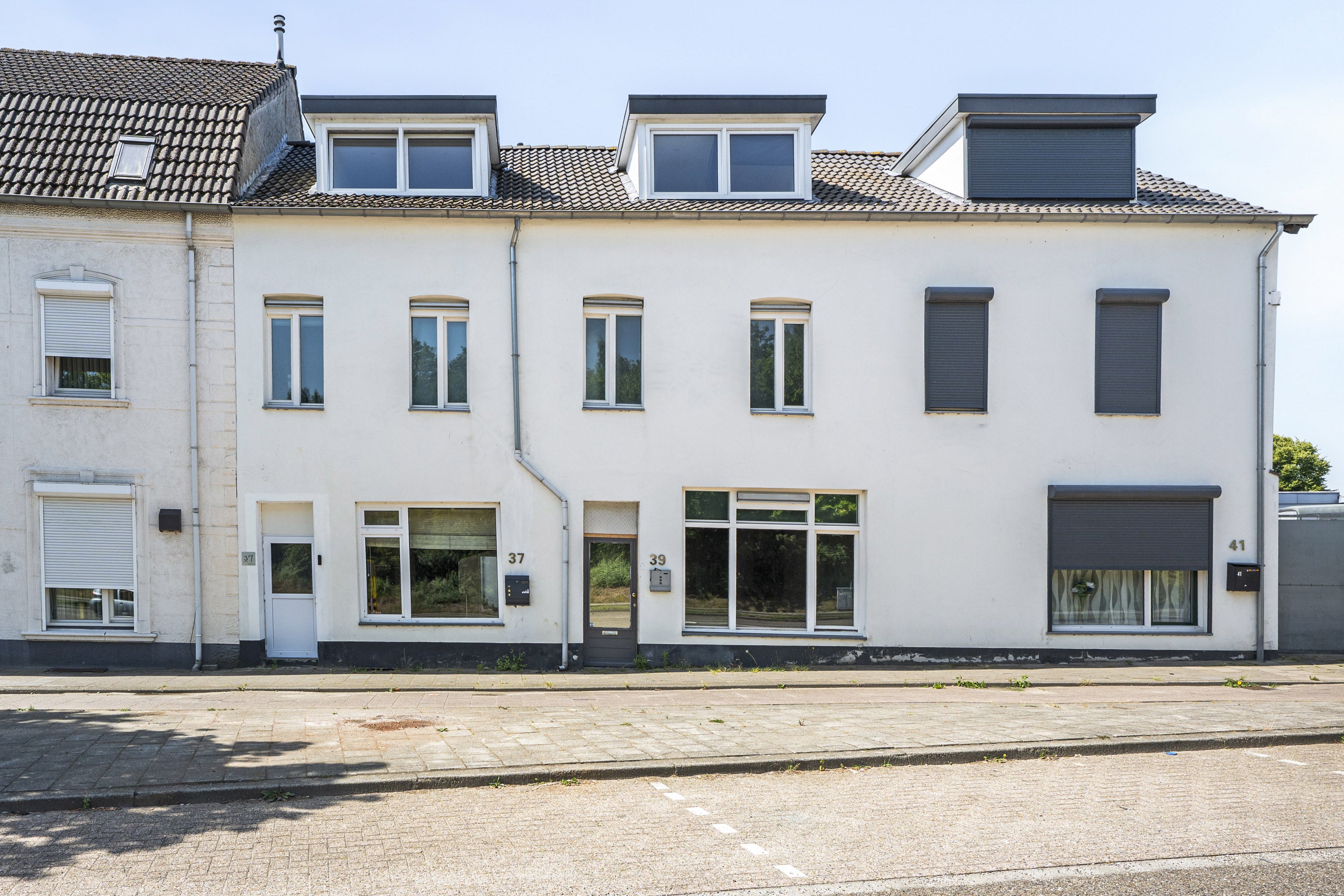 Huis Dorpstraat 37 in Buchten