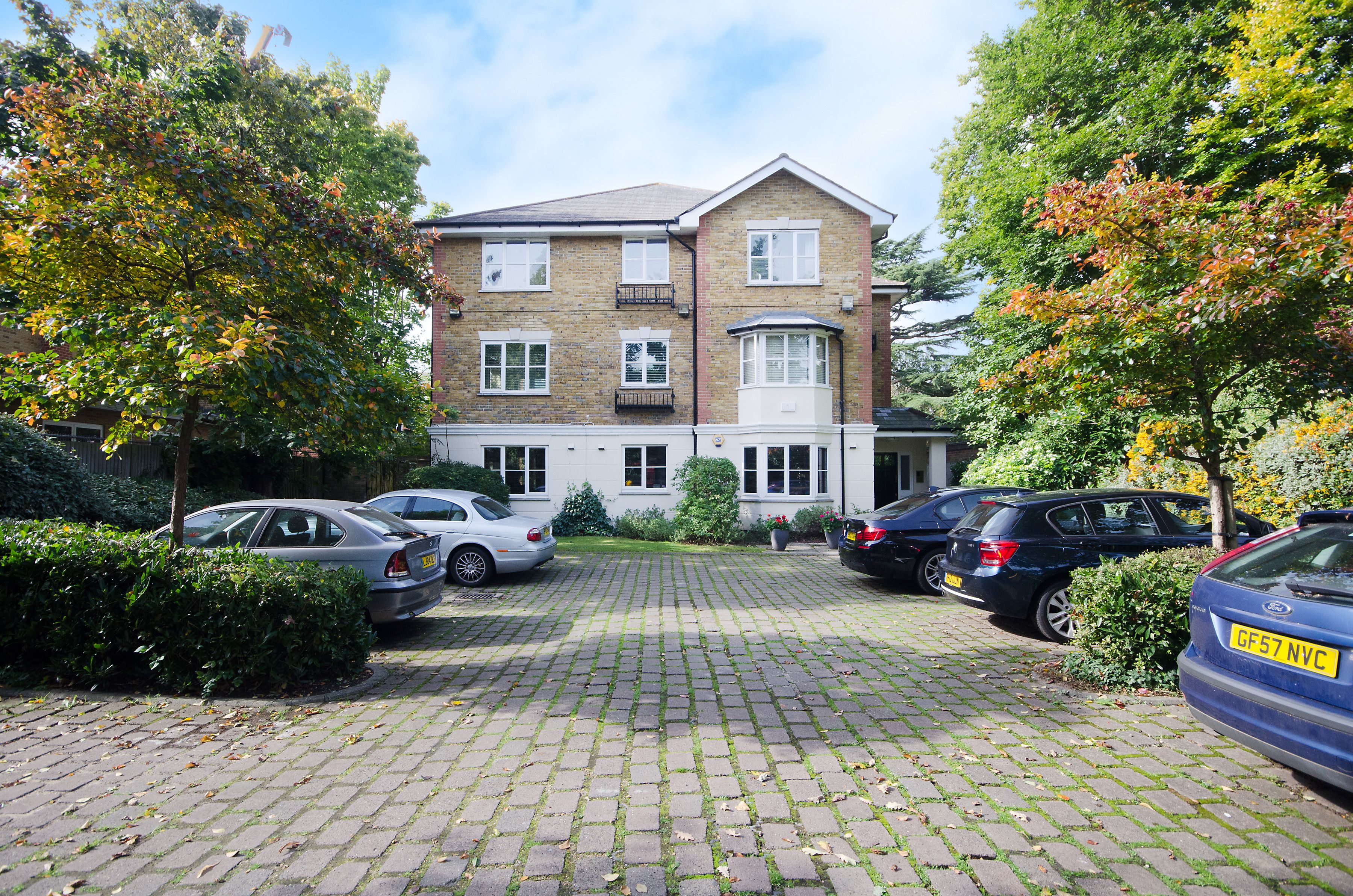 Flat Hanah Court in Greater London