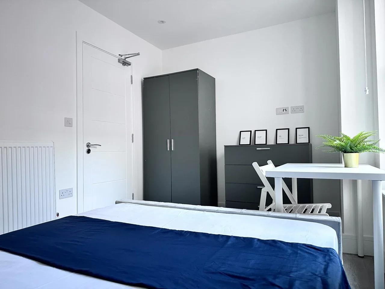 Room Odessa Road in Greater London