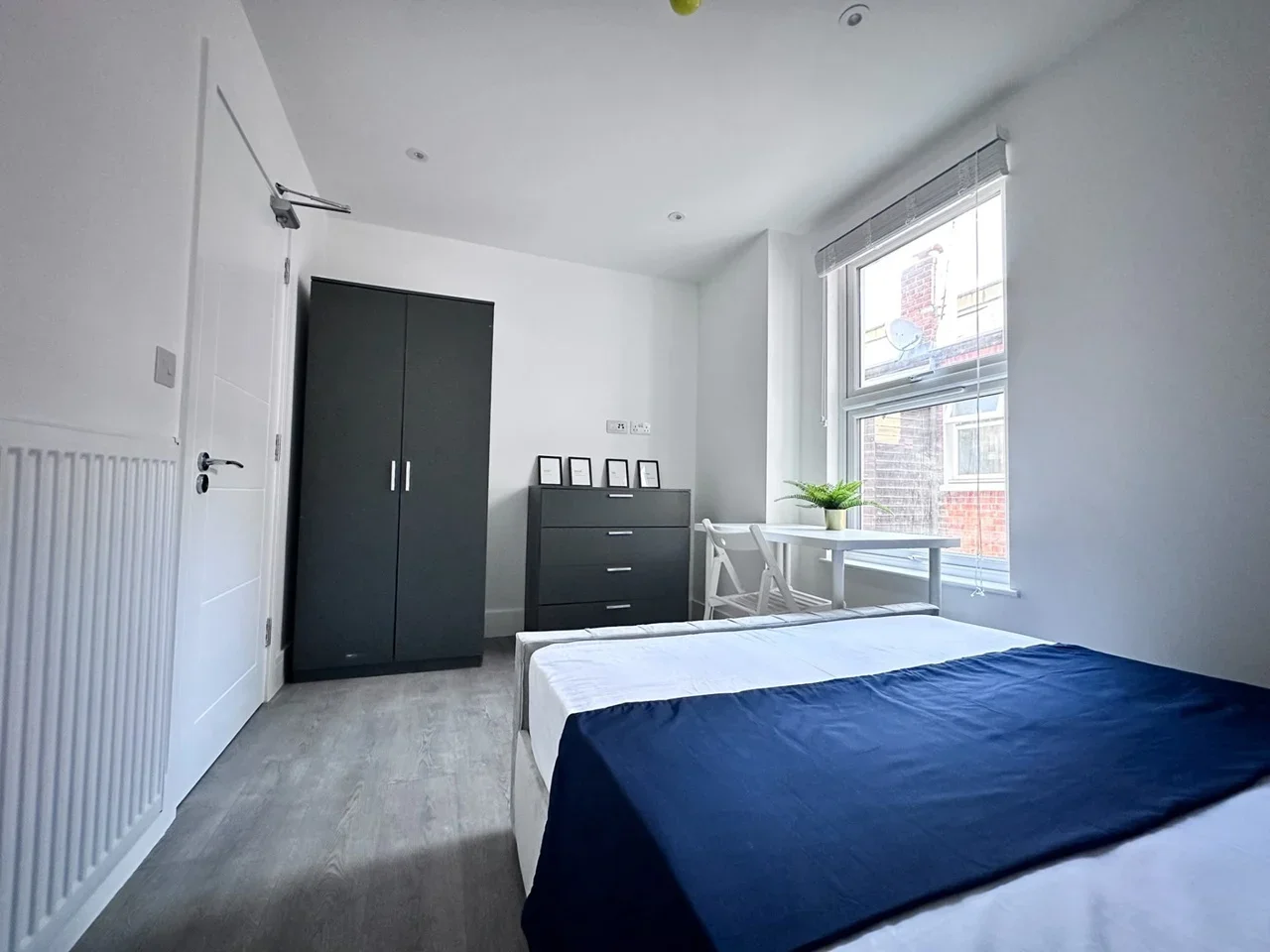 Room Odessa Road in Greater London