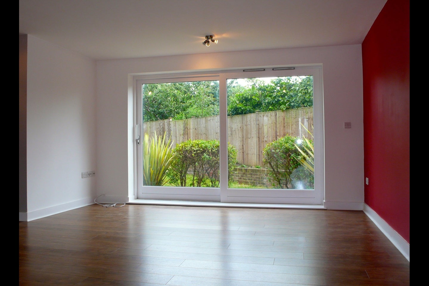 Flat Chestnut Grove in Greater London