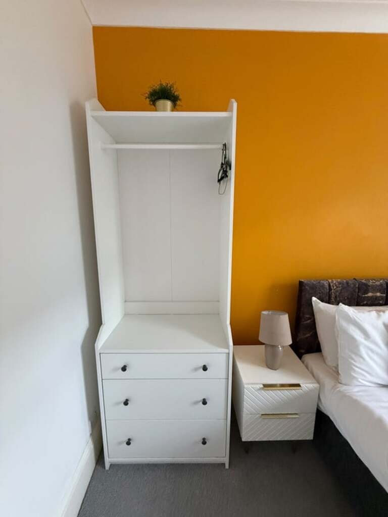 Room Studd Street in Greater London