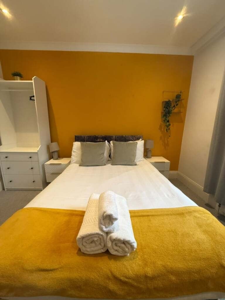 Room Studd Street in Greater London