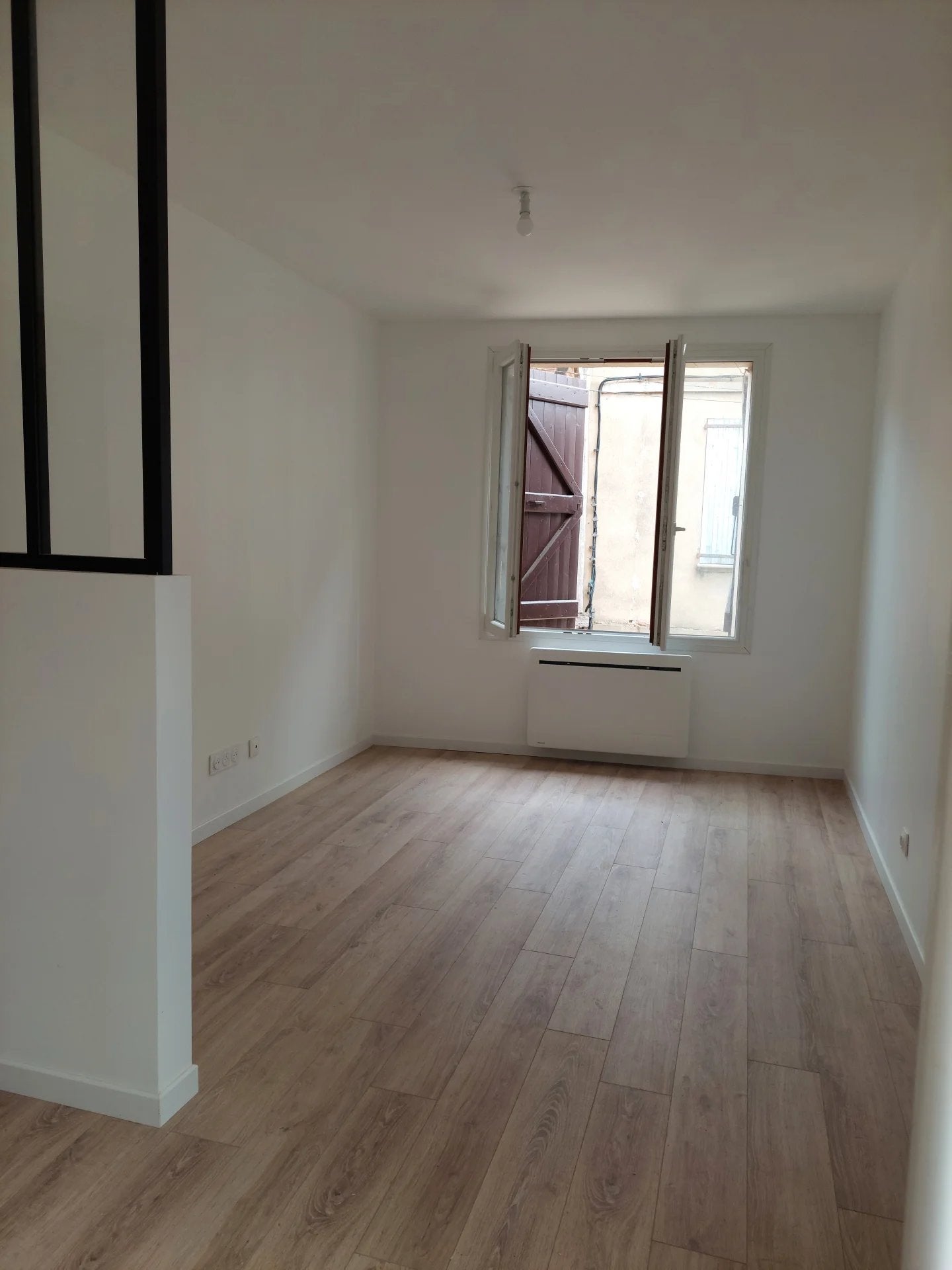 Flat Place de la Halle in Montesquieu-Volvestre