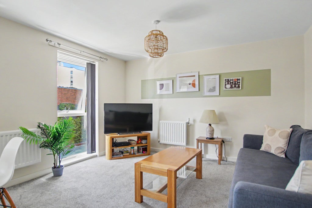 Flat John Thornycroft Road in Southampton