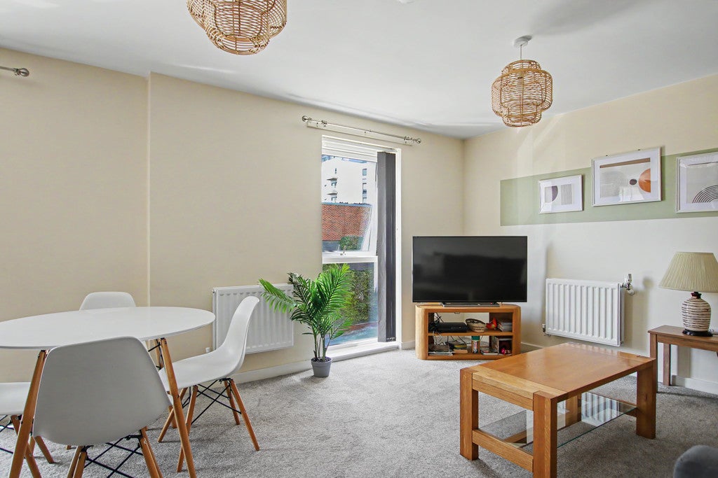 Flat John Thornycroft Road in Southampton