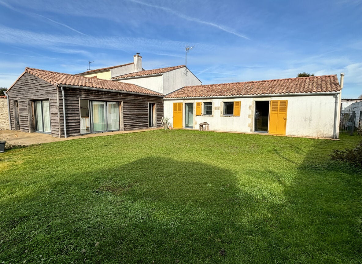 House Rue des Ponts in Sainte-Radégonde-des-Noyers