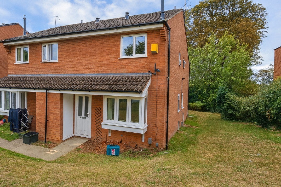 House Moorland Gardens in Luton