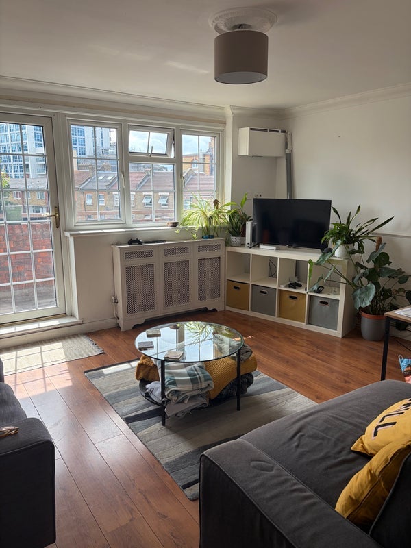 Room Rhodeswell Road in Greater London