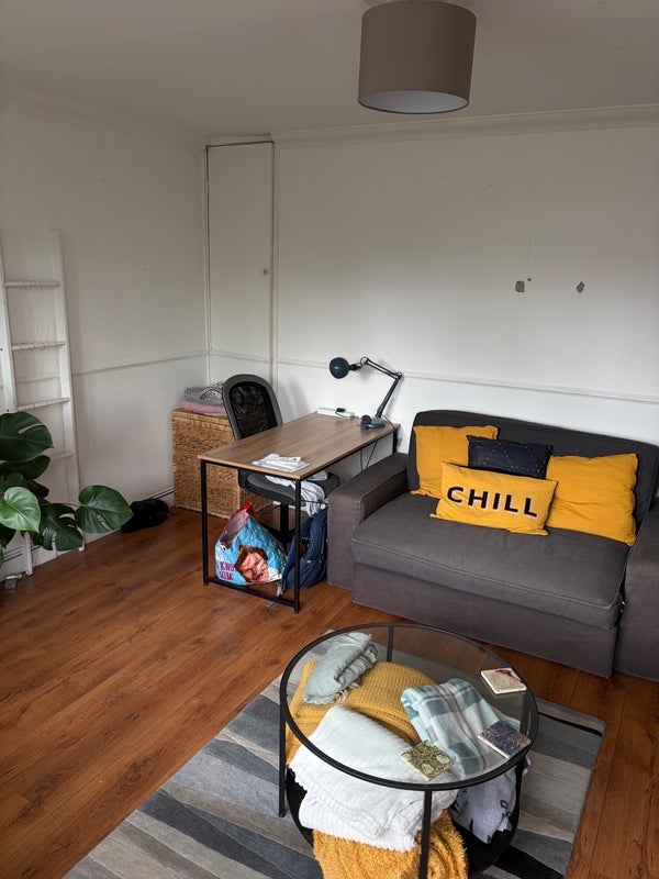 Room Rhodeswell Road in Greater London