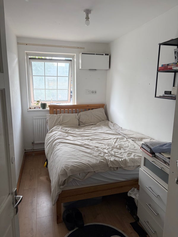 Room Rhodeswell Road in Greater London