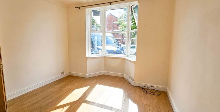 Flat Goodmayes Lane in Greater London