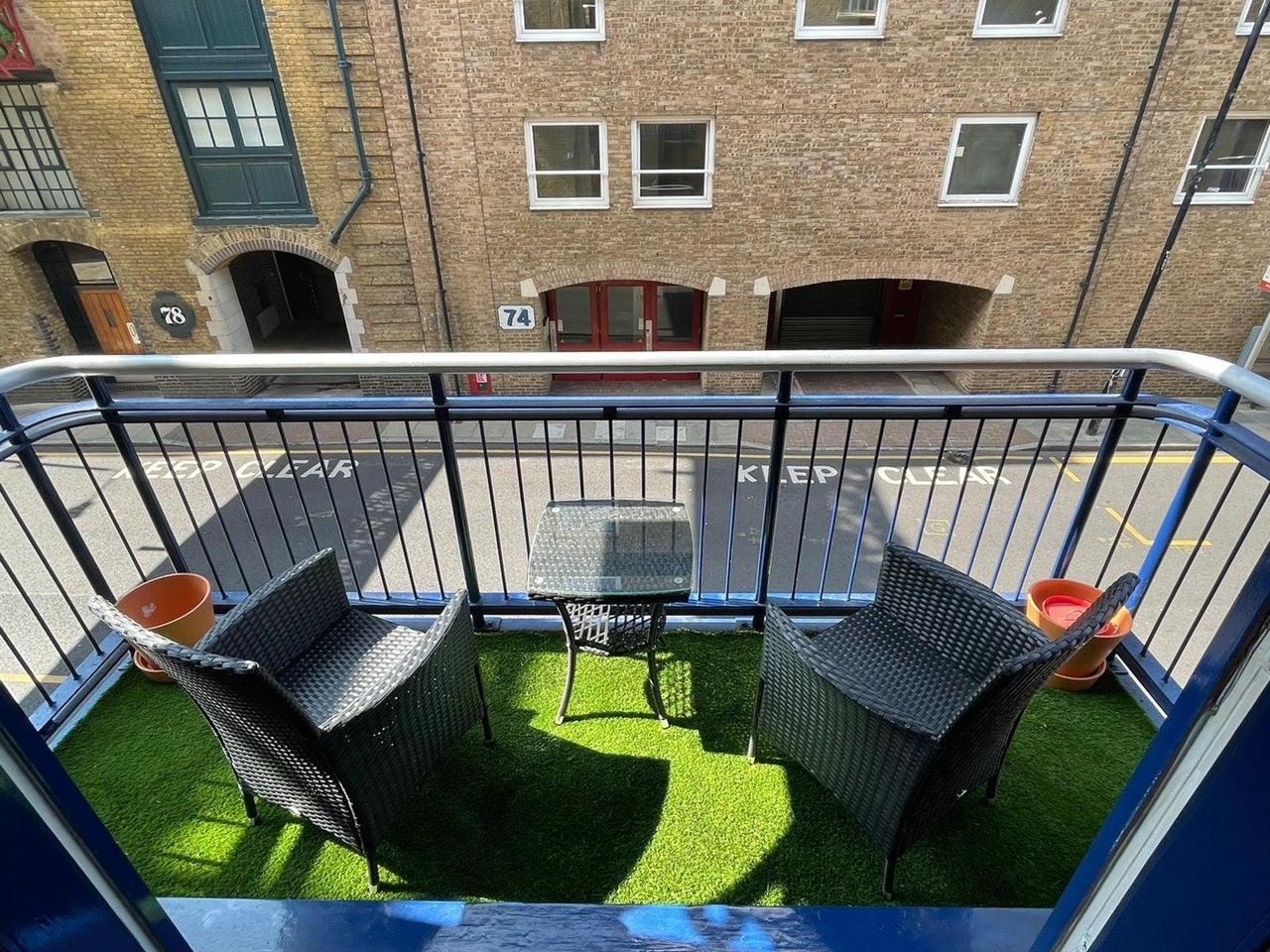 Flat Wapping High Street in Greater London