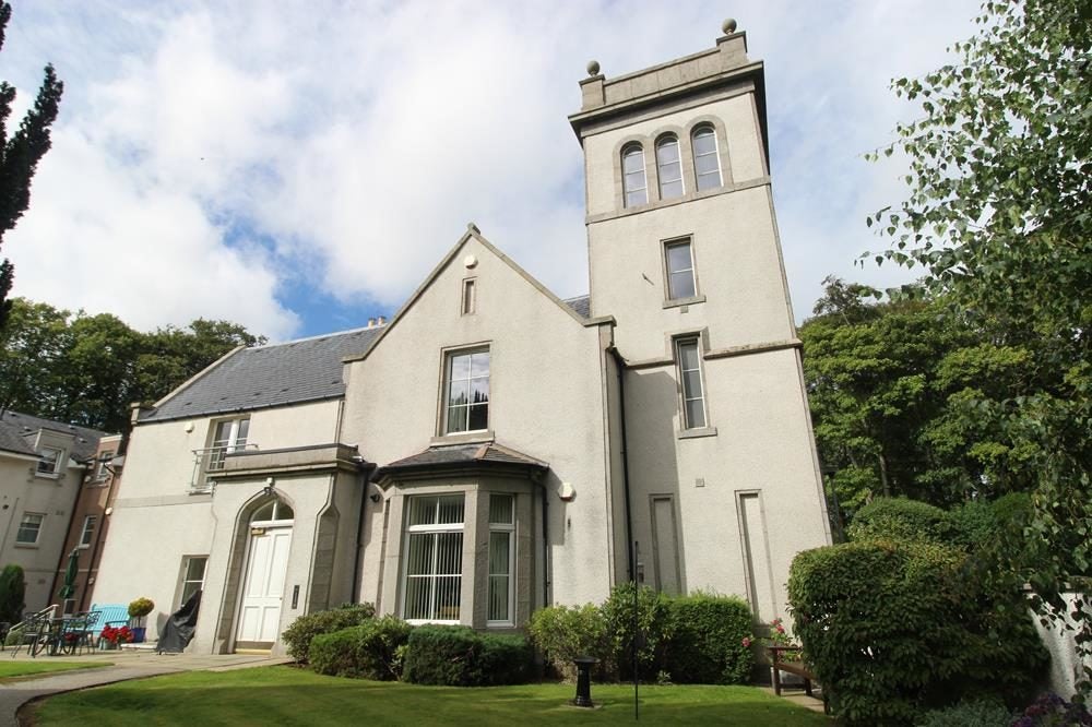Flat Airyhall Road in Aberdeen City