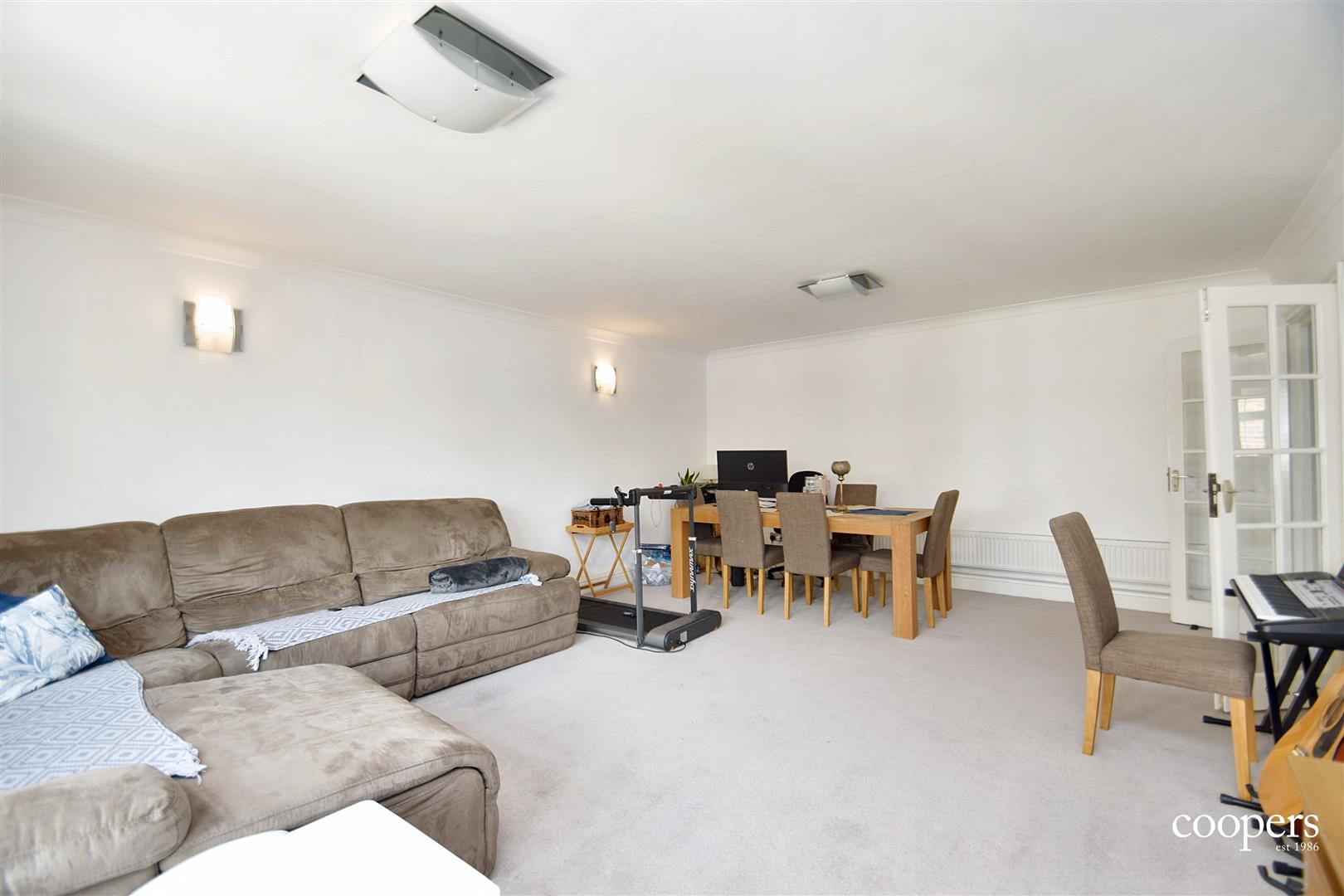 Flat Myrtleside Close in Greater London