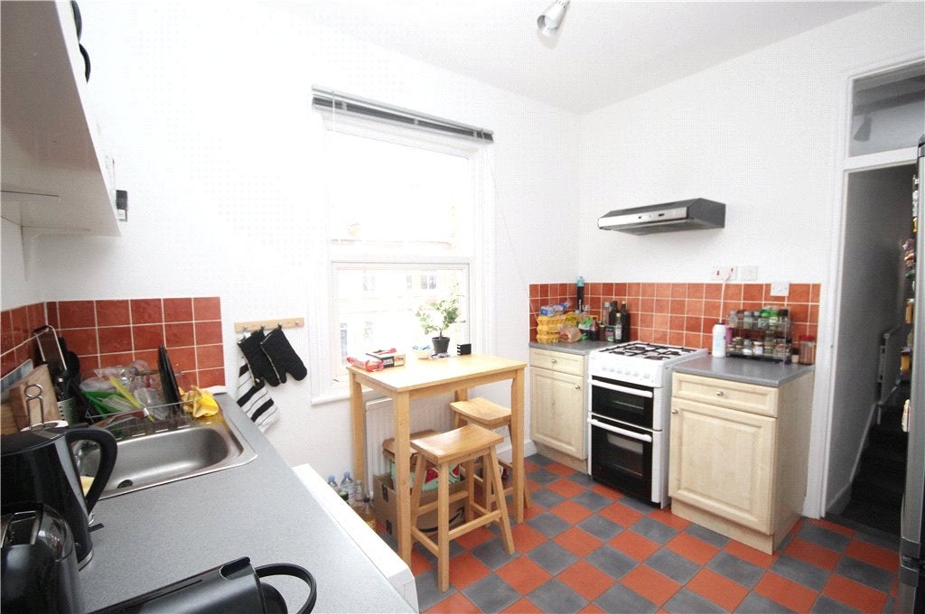 Flat Mafeking Avenue in Greater London