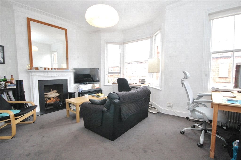 Flat Mafeking Avenue in Greater London