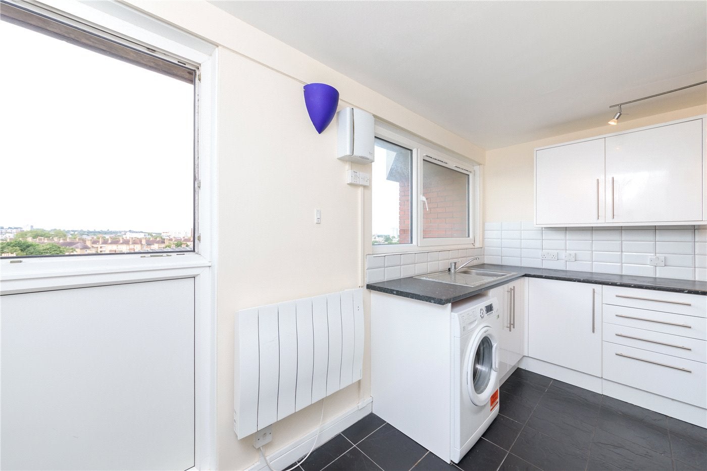 Flat Bakersfield in Greater London