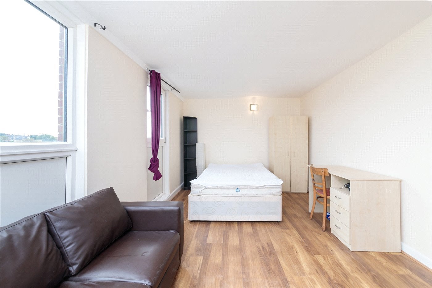 Flat Bakersfield in Greater London