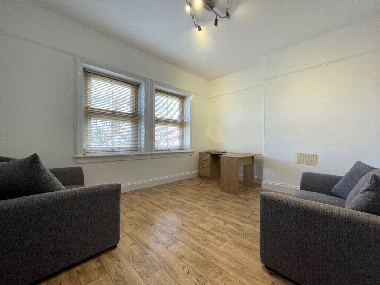 Flat St. Michael's Crescent in Leeds