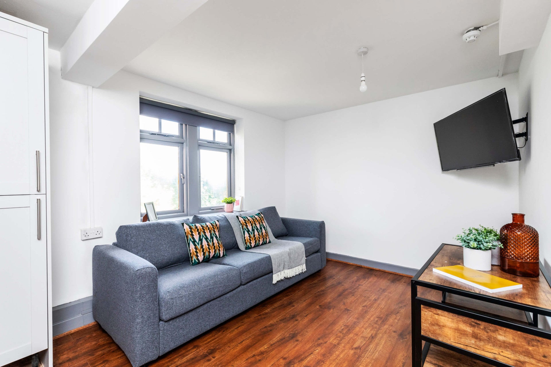 Room Ash Road in Leeds
